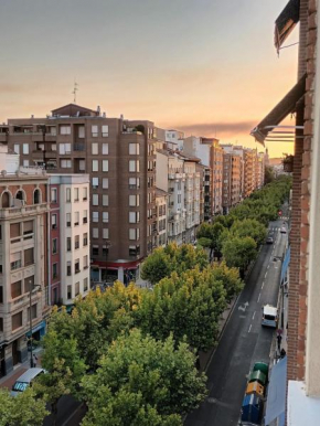 La llave del centro de Logroño, VINO CRIANZA Y DESAYUNO INCLUIDO